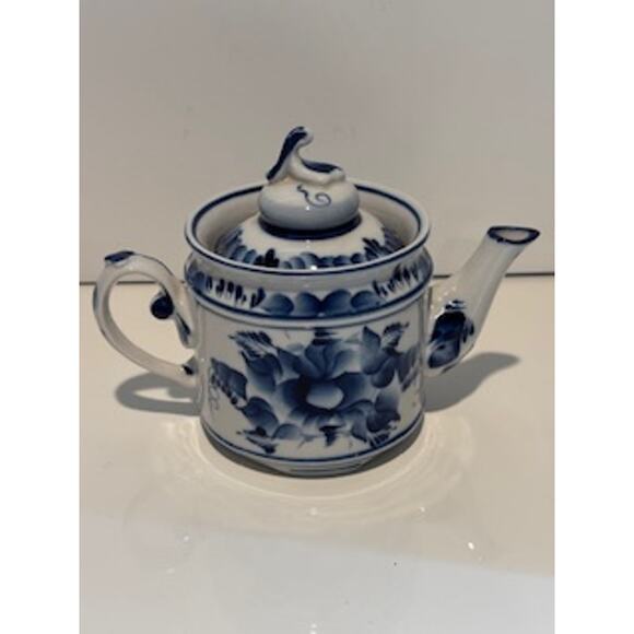 Vintage Gzhel Porcelain Tea Pot Chinoiserie Style Blue White Hand Made Russia - Picture 12 of 12